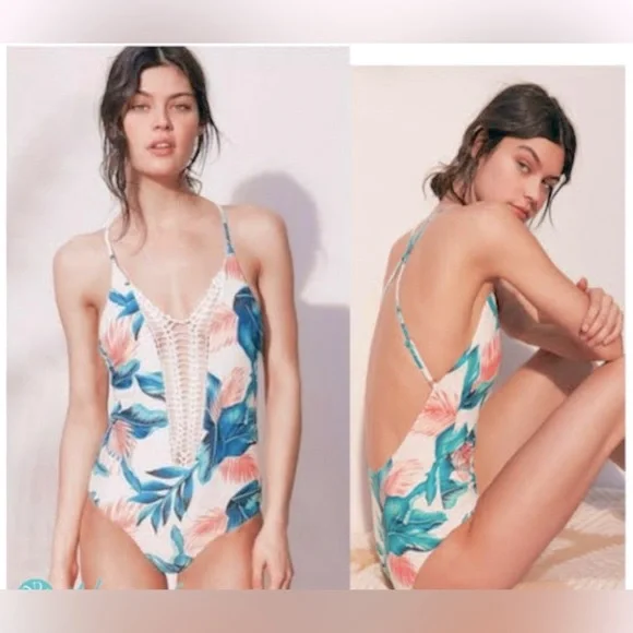 Billabong x Urban Outfitters RARE Crochet Tropical Swimsuit, Small, Monokini - Picture 3 of 12